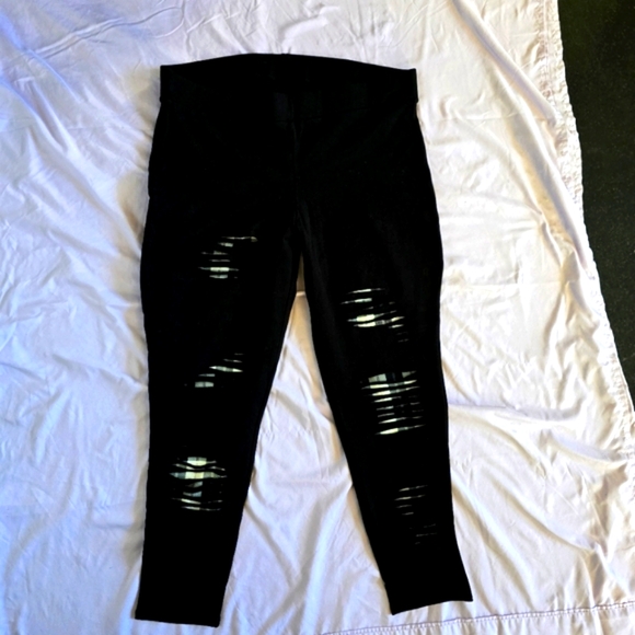 LEGGING - Plus Size Torrid Premium Legging Slashed Black Plaid Underlay.… - Picture 1 of 6